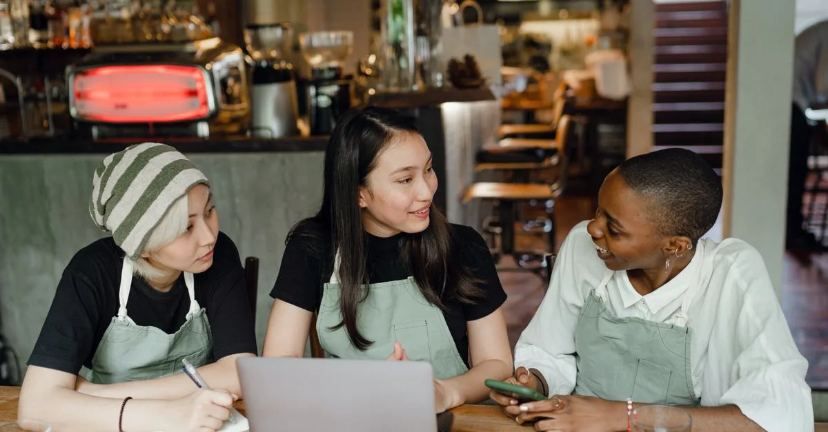 How to Open a Shisha Cafe in the UAE: Licences, Costs, and Rules (2025–2026)